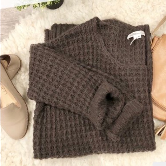 BCBG High Low Sweater - Picture 4 of 4